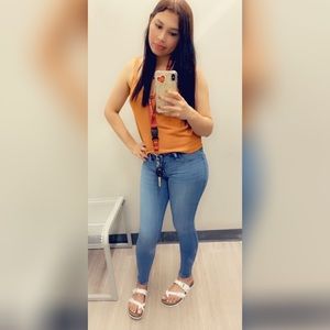 Meet your Posher, Iris